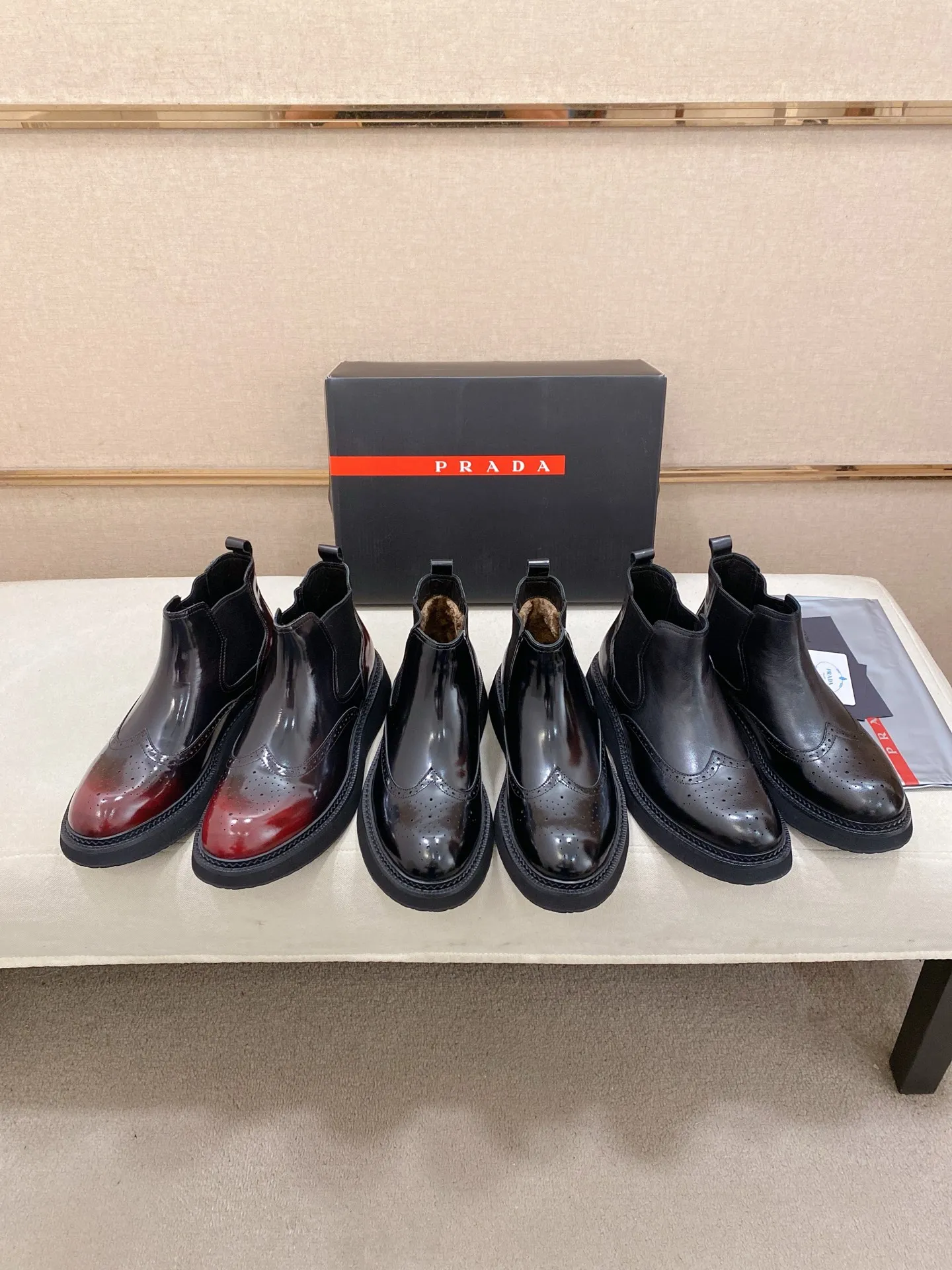 Factory price 760💰 Leather lining optional! 🍁🍁High-quality new PRADA counters are launched at the same time. The new men's shoes and 😘fabric are selected from imported lacquered first-layer cowhide and imported cowhide lining. 👍🏿 High-end ☄️ air-cushion molded anti-slip rubber outsole, exquisite lines, simple and elegant, comfortable and high-end for leisure travel. Code number: 38 to 45